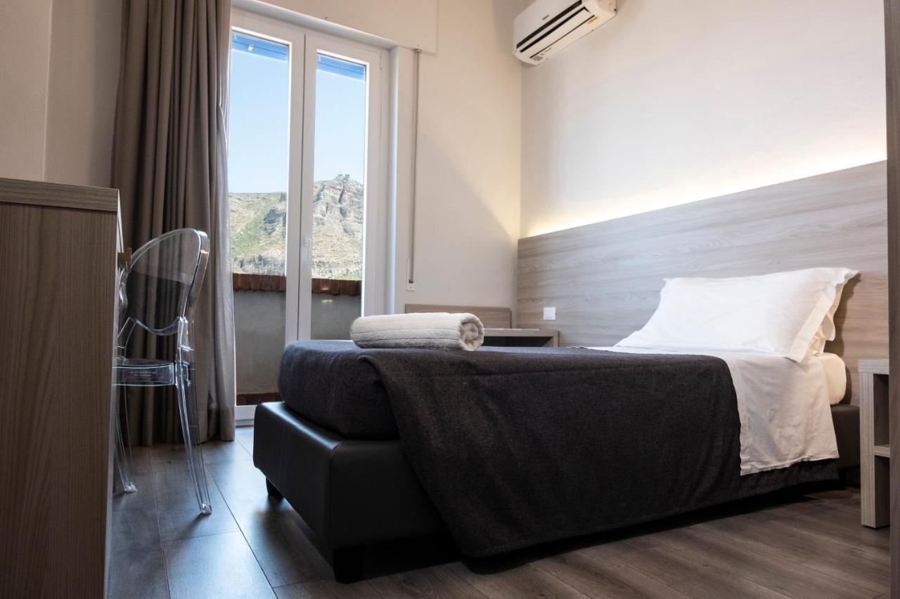 Hotel Tirreno Ериче Екстер'єр фото